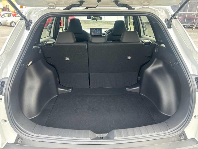 カローラクロス Ｓ　ＢＳＭ／純正９インチナビ／パノラミックビューモニター／フルセグ／ＡＣＣ／Ｔ－Ｃｏｎｎｅｃｔ／クリアランスソナー／衝突被害軽減／レーンキープ／横滑り防止／純正１７ＡＷ／ＥＴＣ２．０／前後ドラレコ／ＥＴＣ（27枚目）