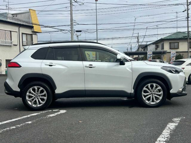 カローラクロス Ｓ　ＢＳＭ／純正９インチナビ／パノラミックビューモニター／フルセグ／ＡＣＣ／Ｔ－Ｃｏｎｎｅｃｔ／クリアランスソナー／衝突被害軽減／レーンキープ／横滑り防止／純正１７ＡＷ／ＥＴＣ２．０／前後ドラレコ／ＥＴＣ（32枚目）