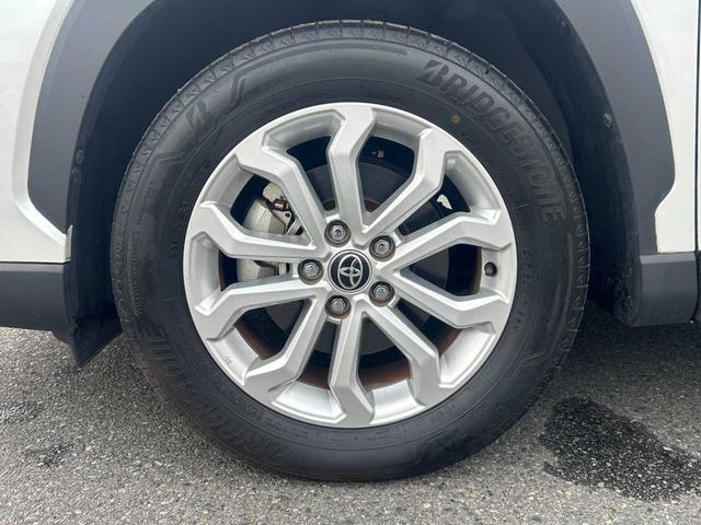 カローラクロス Ｓ　ＢＳＭ／純正９インチナビ／パノラミックビューモニター／フルセグ／ＡＣＣ／Ｔ－Ｃｏｎｎｅｃｔ／クリアランスソナー／衝突被害軽減／レーンキープ／横滑り防止／純正１７ＡＷ／ＥＴＣ２．０／前後ドラレコ／ＥＴＣ（41枚目）