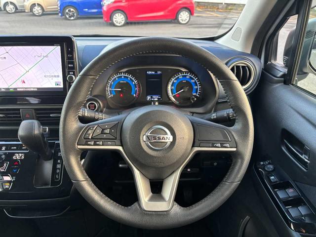 デイズ ハイウェイスター　Ｘ　純正ＳＤナビ／全周囲カメラ／禁煙車／フルセグＴＶ／クリアランスソナー／衝突軽減／レーンキープ／横滑り防止／純正ドラレコ／ＥＴＣ／Ｂｌｕｅｔｏｏｔｈ／スマートキー／取扱説明書／保証書／記録簿／スペアキー（10枚目）