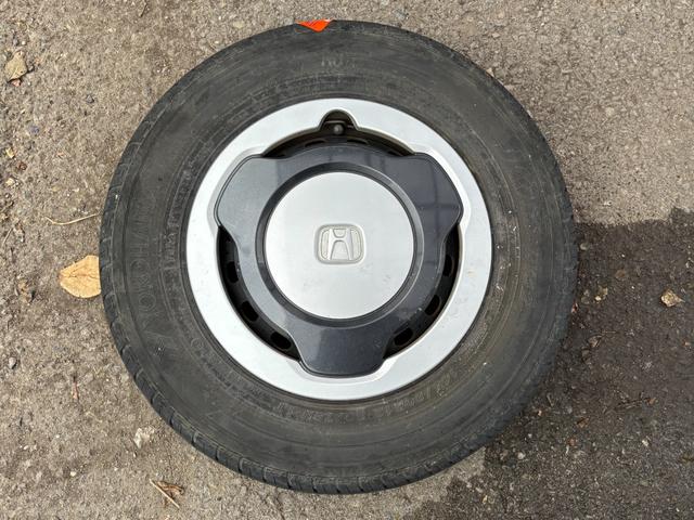 純正タイヤ！タイヤ・ホイールも、車の個性を決める重要パーツ！☆このままでも勿論、ドレスアップなどにより、更にスタイリッシュにする事も可能です！