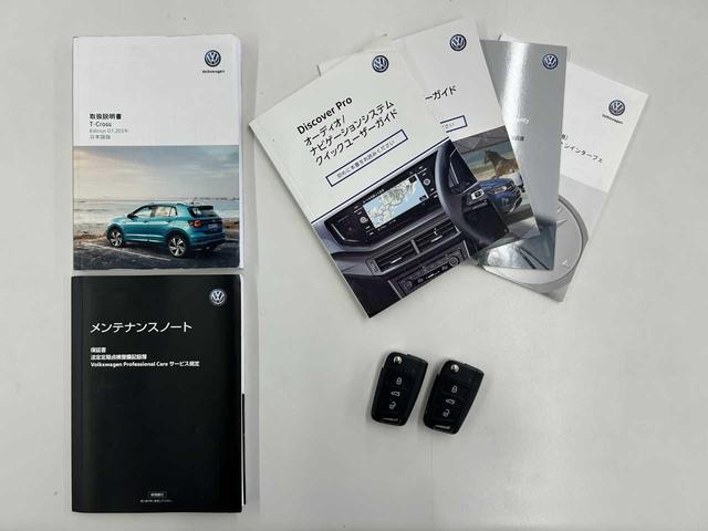 Ｔ－クロス ＴＳＩ　１ｓｔプラス　純正ナビ／ＡｐｐｌｅＣａｒＰｌａｙ／クリアランスソナー／バックカメラ／クルコン／衝突軽減／レーンキープ／横滑防止／置くだけ充電／Ｐアシスト／ＢＳＭ／前後ドラレコ／フルセグ／ＥＴＣ２．０／スマートキー（2枚目）