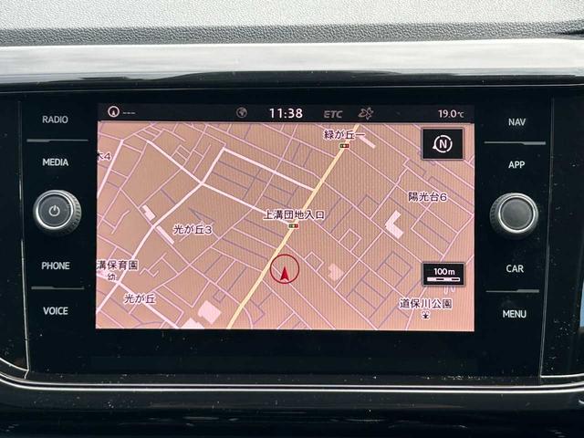 Ｔ－クロス ＴＳＩ　１ｓｔプラス　純正ナビ／ＡｐｐｌｅＣａｒＰｌａｙ／クリアランスソナー／バックカメラ／クルコン／衝突軽減／レーンキープ／横滑防止／置くだけ充電／Ｐアシスト／ＢＳＭ／前後ドラレコ／フルセグ／ＥＴＣ２．０／スマートキー（4枚目）