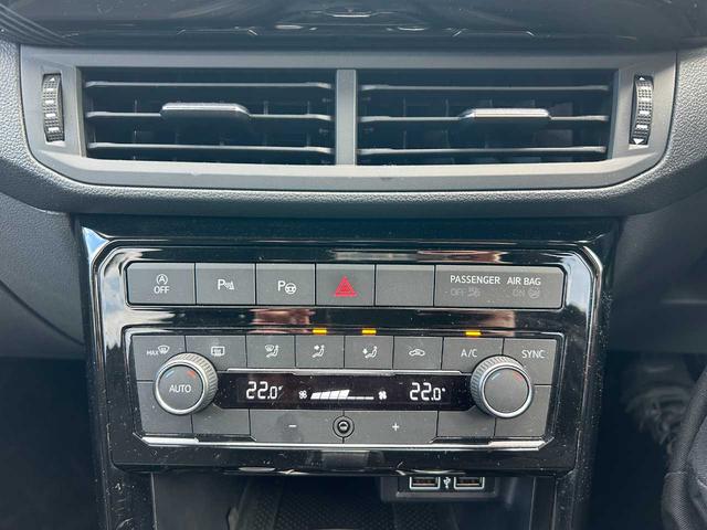 Ｔ－クロス ＴＳＩ　１ｓｔプラス　純正ナビ／ＡｐｐｌｅＣａｒＰｌａｙ／クリアランスソナー／バックカメラ／クルコン／衝突軽減／レーンキープ／横滑防止／置くだけ充電／Ｐアシスト／ＢＳＭ／前後ドラレコ／フルセグ／ＥＴＣ２．０／スマートキー（9枚目）