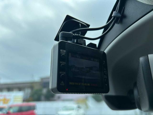 Ｔ－クロス ＴＳＩ　１ｓｔプラス　純正ナビ／ＡｐｐｌｅＣａｒＰｌａｙ／クリアランスソナー／バックカメラ／クルコン／衝突軽減／レーンキープ／横滑防止／置くだけ充電／Ｐアシスト／ＢＳＭ／前後ドラレコ／フルセグ／ＥＴＣ２．０／スマートキー（12枚目）