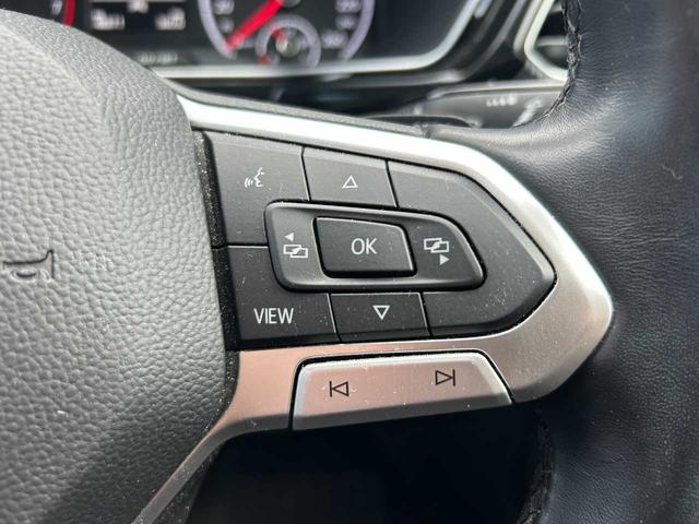 Ｔ－クロス ＴＳＩ　１ｓｔプラス　純正ナビ／ＡｐｐｌｅＣａｒＰｌａｙ／クリアランスソナー／バックカメラ／クルコン／衝突軽減／レーンキープ／横滑防止／置くだけ充電／Ｐアシスト／ＢＳＭ／前後ドラレコ／フルセグ／ＥＴＣ２．０／スマートキー（16枚目）