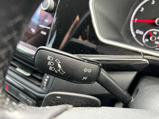 Ｔ－クロス ＴＳＩ　１ｓｔプラス　純正ナビ／ＡｐｐｌｅＣａｒＰｌａｙ／クリアランスソナー／バックカメラ／クルコン／衝突軽減／レーンキープ／横滑防止／置くだけ充電／Ｐアシスト／ＢＳＭ／前後ドラレコ／フルセグ／ＥＴＣ２．０／スマートキー（17枚目）