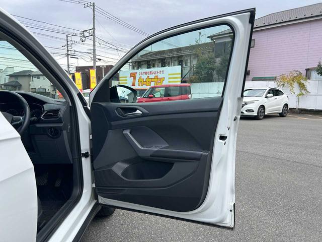 Ｔ－クロス ＴＳＩ　１ｓｔプラス　純正ナビ／ＡｐｐｌｅＣａｒＰｌａｙ／クリアランスソナー／バックカメラ／クルコン／衝突軽減／レーンキープ／横滑防止／置くだけ充電／Ｐアシスト／ＢＳＭ／前後ドラレコ／フルセグ／ＥＴＣ２．０／スマートキー（20枚目）