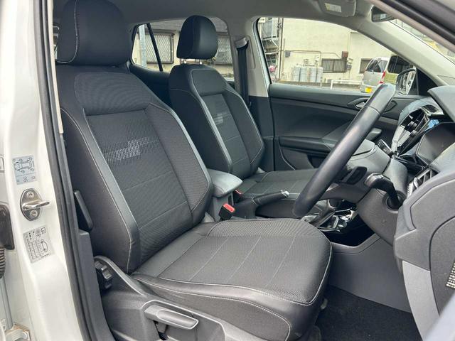 Ｔ－クロス ＴＳＩ　１ｓｔプラス　純正ナビ／ＡｐｐｌｅＣａｒＰｌａｙ／クリアランスソナー／バックカメラ／クルコン／衝突軽減／レーンキープ／横滑防止／置くだけ充電／Ｐアシスト／ＢＳＭ／前後ドラレコ／フルセグ／ＥＴＣ２．０／スマートキー（21枚目）