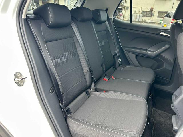 Ｔ－クロス ＴＳＩ　１ｓｔプラス　純正ナビ／ＡｐｐｌｅＣａｒＰｌａｙ／クリアランスソナー／バックカメラ／クルコン／衝突軽減／レーンキープ／横滑防止／置くだけ充電／Ｐアシスト／ＢＳＭ／前後ドラレコ／フルセグ／ＥＴＣ２．０／スマートキー（22枚目）