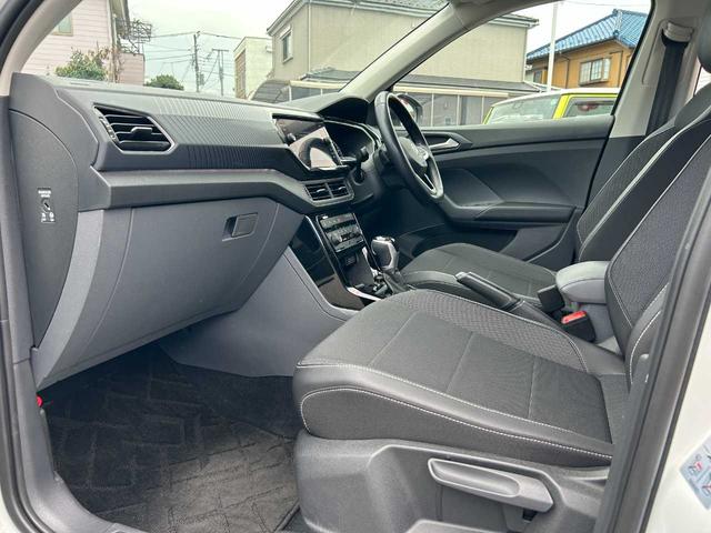Ｔ－クロス ＴＳＩ　１ｓｔプラス　純正ナビ／ＡｐｐｌｅＣａｒＰｌａｙ／クリアランスソナー／バックカメラ／クルコン／衝突軽減／レーンキープ／横滑防止／置くだけ充電／Ｐアシスト／ＢＳＭ／前後ドラレコ／フルセグ／ＥＴＣ２．０／スマートキー（24枚目）