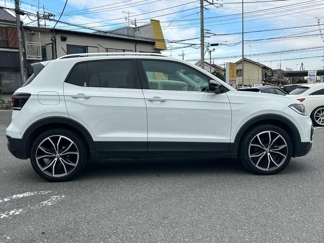 Ｔ－クロス ＴＳＩ　１ｓｔプラス　純正ナビ／ＡｐｐｌｅＣａｒＰｌａｙ／クリアランスソナー／バックカメラ／クルコン／衝突軽減／レーンキープ／横滑防止／置くだけ充電／Ｐアシスト／ＢＳＭ／前後ドラレコ／フルセグ／ＥＴＣ２．０／スマートキー（31枚目）