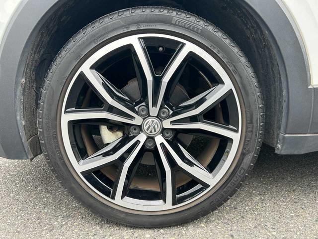 Ｔ－クロス ＴＳＩ　１ｓｔプラス　純正ナビ／ＡｐｐｌｅＣａｒＰｌａｙ／クリアランスソナー／バックカメラ／クルコン／衝突軽減／レーンキープ／横滑防止／置くだけ充電／Ｐアシスト／ＢＳＭ／前後ドラレコ／フルセグ／ＥＴＣ２．０／スマートキー（40枚目）