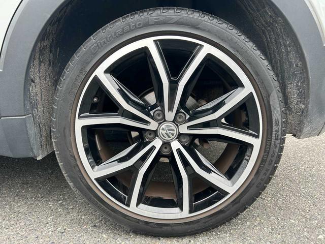 Ｔ－クロス ＴＳＩ　１ｓｔプラス　純正ナビ／ＡｐｐｌｅＣａｒＰｌａｙ／クリアランスソナー／バックカメラ／クルコン／衝突軽減／レーンキープ／横滑防止／置くだけ充電／Ｐアシスト／ＢＳＭ／前後ドラレコ／フルセグ／ＥＴＣ２．０／スマートキー（41枚目）