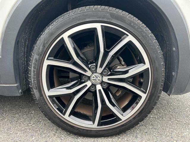 Ｔ－クロス ＴＳＩ　１ｓｔプラス　純正ナビ／ＡｐｐｌｅＣａｒＰｌａｙ／クリアランスソナー／バックカメラ／クルコン／衝突軽減／レーンキープ／横滑防止／置くだけ充電／Ｐアシスト／ＢＳＭ／前後ドラレコ／フルセグ／ＥＴＣ２．０／スマートキー（43枚目）