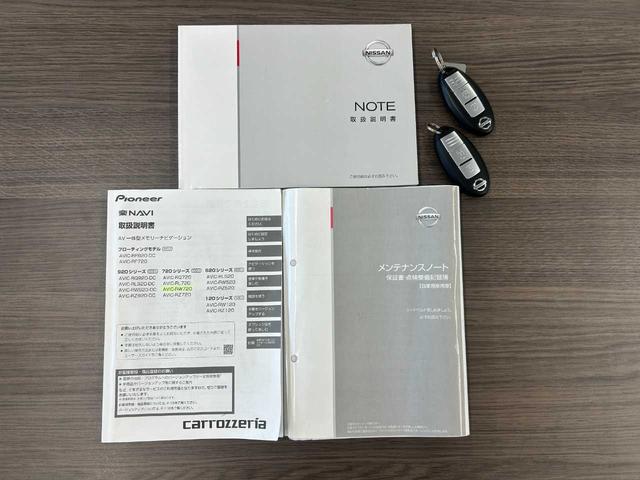 ノート メダリスト　ＳＤナビ／全周囲カメラ／フルセグＴＶ／ドラレコ／ＥＴＣ／ＨＤＭＩ／オートエアコン／オートライト／アイドリングストップ／Ｂｌｕｅｔｏｏｔｈ／スマートキー／取扱説明書／保証書／記録簿／スペアキー（2枚目）