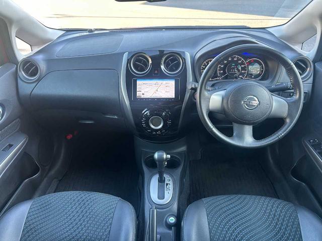 ノート メダリスト　ＳＤナビ／全周囲カメラ／フルセグＴＶ／ドラレコ／ＥＴＣ／ＨＤＭＩ／オートエアコン／オートライト／アイドリングストップ／Ｂｌｕｅｔｏｏｔｈ／スマートキー／取扱説明書／保証書／記録簿／スペアキー（3枚目）