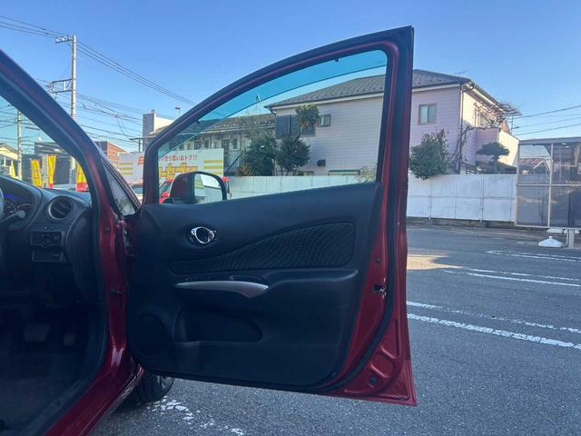 ノート メダリスト　ＳＤナビ／全周囲カメラ／フルセグＴＶ／ドラレコ／ＥＴＣ／ＨＤＭＩ／オートエアコン／オートライト／アイドリングストップ／Ｂｌｕｅｔｏｏｔｈ／スマートキー／取扱説明書／保証書／記録簿／スペアキー（15枚目）