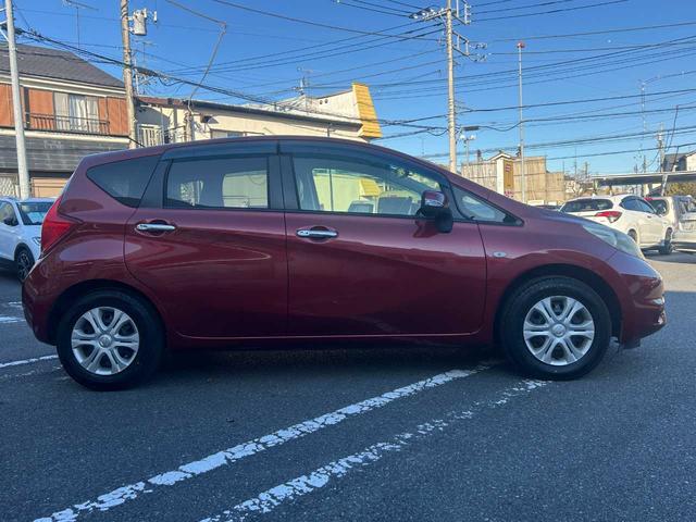 ノート メダリスト　ＳＤナビ／全周囲カメラ／フルセグＴＶ／ドラレコ／ＥＴＣ／ＨＤＭＩ／オートエアコン／オートライト／アイドリングストップ／Ｂｌｕｅｔｏｏｔｈ／スマートキー／取扱説明書／保証書／記録簿／スペアキー（25枚目）