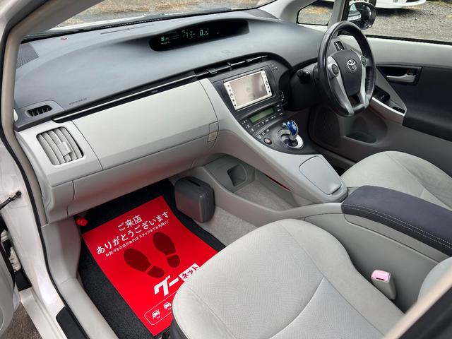 プリウス S LEDエディション 特別仕様車 S LEDエディション 3連LEDヘッドランプ パール スマートキーx2本 プッシュスタート バックモニター EGRバルブ清掃済み ビルトインETC ナビ テレビ 取説 AA評価4点(12枚目)