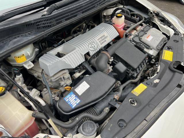 プリウス S LEDエディション 特別仕様車 S LEDエディション 3連LEDヘッドランプ パール スマートキーx2本 プッシュスタート バックモニター EGRバルブ清掃済み ビルトインETC ナビ テレビ 取説 AA評価4点(19枚目)