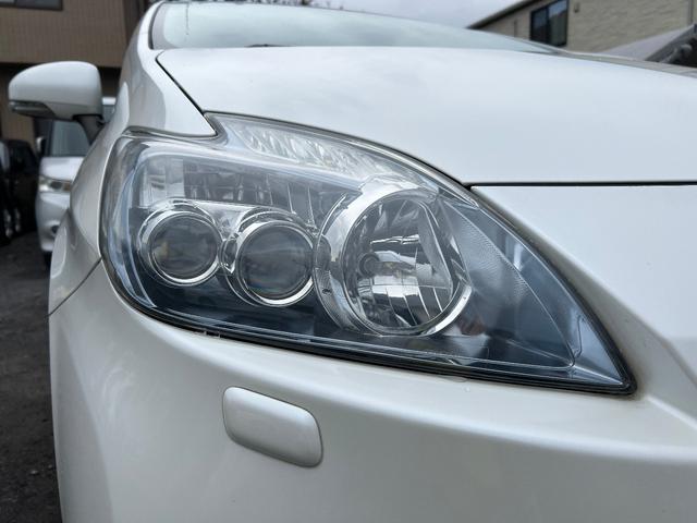 プリウス S LEDエディション 特別仕様車 S LEDエディション 3連LEDヘッドランプ パール スマートキーx2本 プッシュスタート バックモニター EGRバルブ清掃済み ビルトインETC ナビ テレビ 取説 AA評価4点(22枚目)