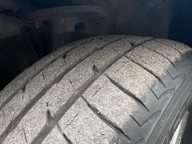 プリウス S LEDエディション 特別仕様車 S LEDエディション 3連LEDヘッドランプ パール スマートキーx2本 プッシュスタート バックモニター EGRバルブ清掃済み ビルトインETC ナビ テレビ 取説 AA評価4点(24枚目)