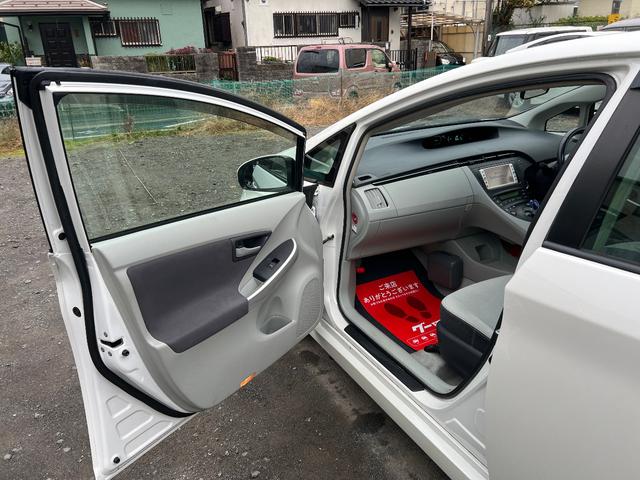 プリウス S LEDエディション 特別仕様車 S LEDエディション 3連LEDヘッドランプ パール スマートキーx2本 プッシュスタート バックモニター EGRバルブ清掃済み ビルトインETC ナビ テレビ 取説 AA評価4点(39枚目)