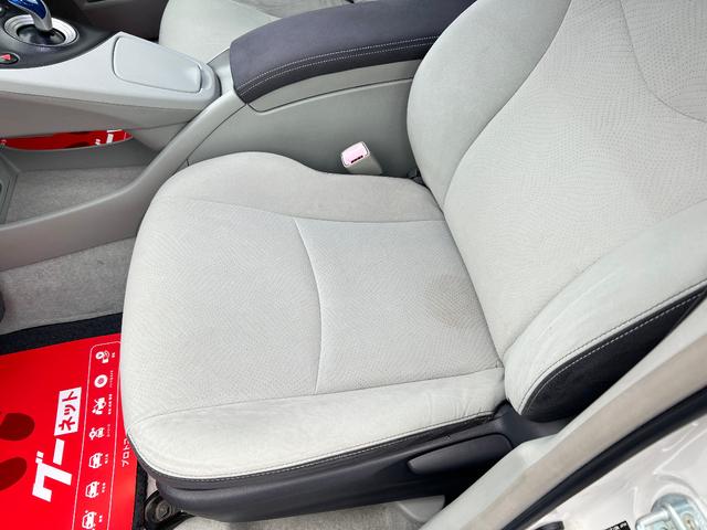 プリウス S LEDエディション 特別仕様車 S LEDエディション 3連LEDヘッドランプ パール スマートキーx2本 プッシュスタート バックモニター EGRバルブ清掃済み ビルトインETC ナビ テレビ 取説 AA評価4点(41枚目)
