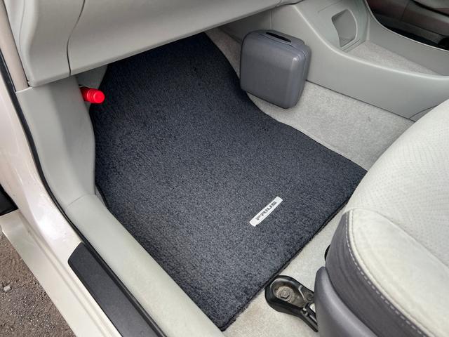 プリウス S LEDエディション 特別仕様車 S LEDエディション 3連LEDヘッドランプ パール スマートキーx2本 プッシュスタート バックモニター EGRバルブ清掃済み ビルトインETC ナビ テレビ 取説 AA評価4点(42枚目)