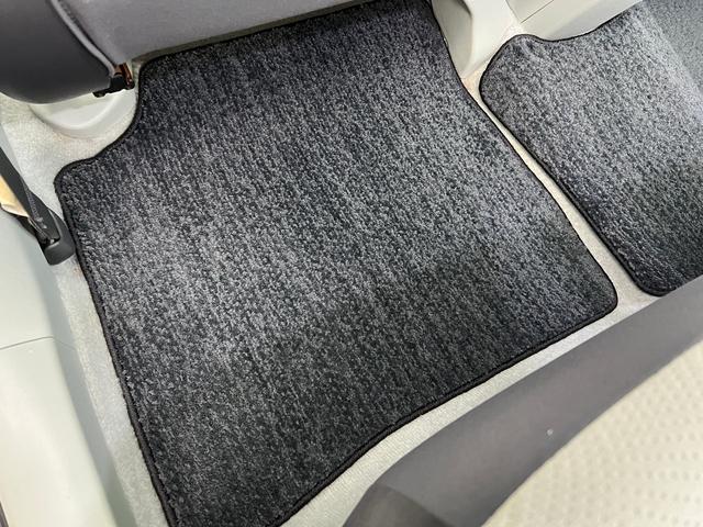 プリウス S LEDエディション 特別仕様車 S LEDエディション 3連LEDヘッドランプ パール スマートキーx2本 プッシュスタート バックモニター EGRバルブ清掃済み ビルトインETC ナビ テレビ 取説 AA評価4点(48枚目)