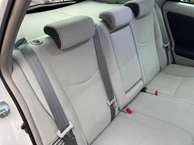 プリウス S LEDエディション 特別仕様車 S LEDエディション 3連LEDヘッドランプ パール スマートキーx2本 プッシュスタート バックモニター EGRバルブ清掃済み ビルトインETC ナビ テレビ 取説 AA評価4点(50枚目)