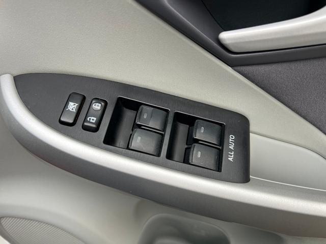 プリウス S LEDエディション 特別仕様車 S LEDエディション 3連LEDヘッドランプ パール スマートキーx2本 プッシュスタート バックモニター EGRバルブ清掃済み ビルトインETC ナビ テレビ 取説 AA評価4点(56枚目)