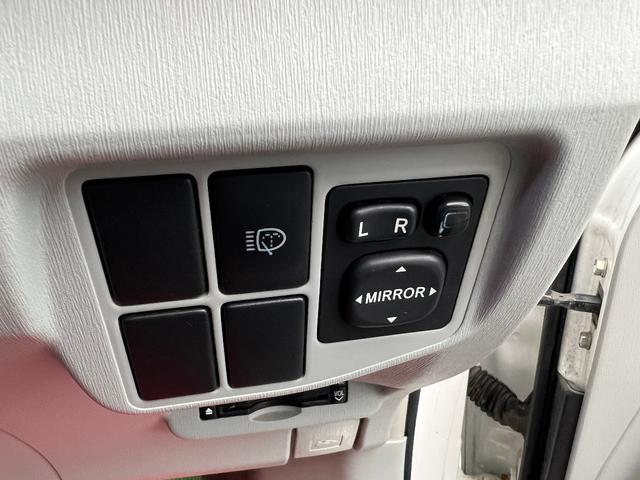 プリウス S LEDエディション 特別仕様車 S LEDエディション 3連LEDヘッドランプ パール スマートキーx2本 プッシュスタート バックモニター EGRバルブ清掃済み ビルトインETC ナビ テレビ 取説 AA評価4点(57枚目)
