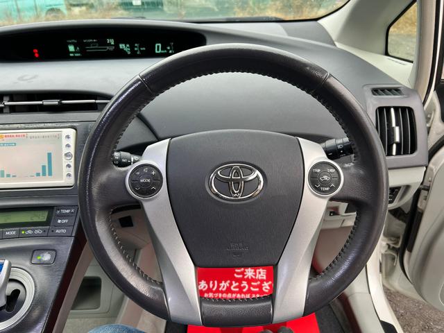 プリウス S LEDエディション 特別仕様車 S LEDエディション 3連LEDヘッドランプ パール スマートキーx2本 プッシュスタート バックモニター EGRバルブ清掃済み ビルトインETC ナビ テレビ 取説 AA評価4点(59枚目)