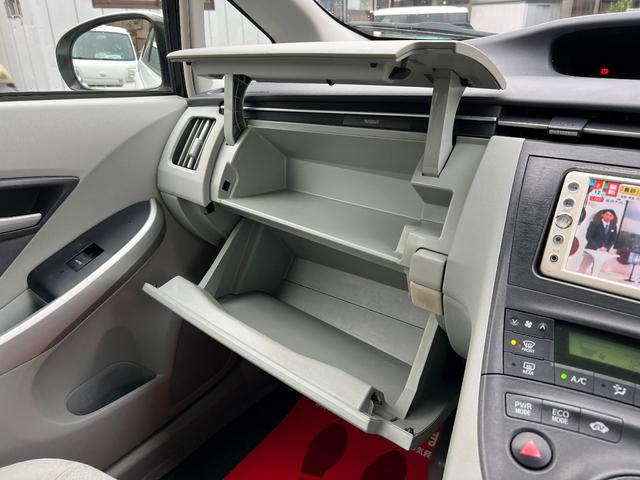 プリウス S LEDエディション 特別仕様車 S LEDエディション 3連LEDヘッドランプ パール スマートキーx2本 プッシュスタート バックモニター EGRバルブ清掃済み ビルトインETC ナビ テレビ 取説 AA評価4点(67枚目)