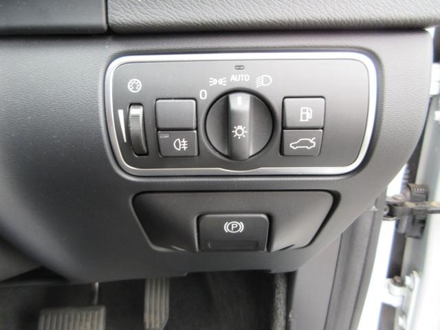 Ｖ６０ クロスカントリー　Ｔ５　ＡＷＤ　ＳＥ　純正ナビ　ＴＶ　バックカメラ　レザーシート　パドルシフト　電動パワーシート　ＨＩＤヘッドライト　ＥＴＣ　クルーズコントロール　障害物センサー　レーンキープアシスト　ｂｌｕｅｔｏｏｔｈ（22枚目）