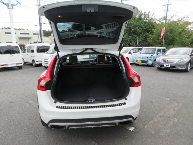 Ｖ６０ クロスカントリー　Ｔ５　ＡＷＤ　ＳＥ　純正ナビ　ＴＶ　バックカメラ　レザーシート　パドルシフト　電動パワーシート　ＨＩＤヘッドライト　ＥＴＣ　クルーズコントロール　障害物センサー　レーンキープアシスト　ｂｌｕｅｔｏｏｔｈ（36枚目）