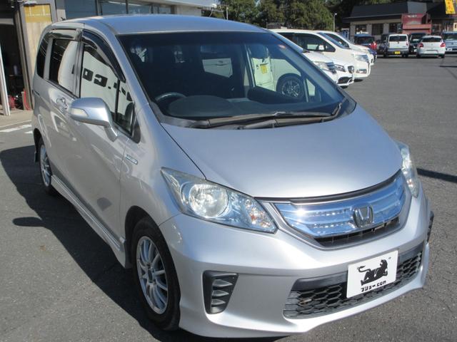 フリードハイブリッド ジャストセレクション　外アルミホイール　フリップダウンモニター　９インチナビ　スマートキー２個　バックカメラ　片側電動パワースライドドア　ＨＩＤヘッドライト　クルーズコントロール　アイドリングストップ　ＡＢＳ（9枚目）