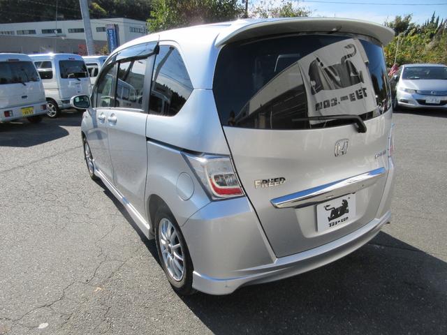 フリードハイブリッド ジャストセレクション　外アルミホイール　フリップダウンモニター　９インチナビ　スマートキー２個　バックカメラ　片側電動パワースライドドア　ＨＩＤヘッドライト　クルーズコントロール　アイドリングストップ　ＡＢＳ（13枚目）