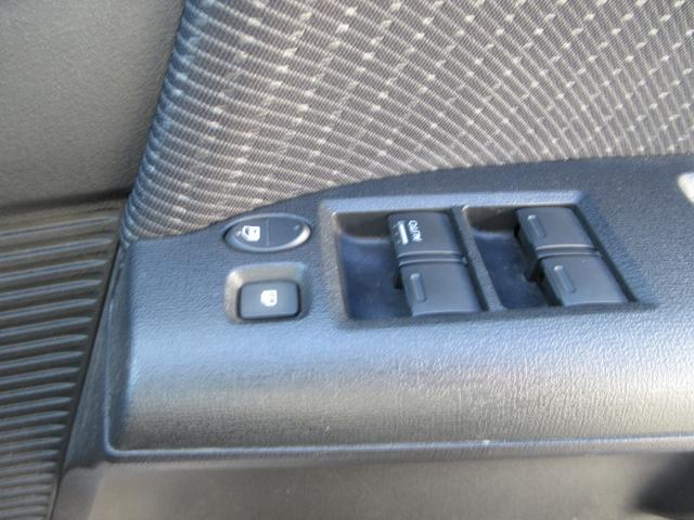 フリードハイブリッド ジャストセレクション　外アルミホイール　フリップダウンモニター　９インチナビ　スマートキー２個　バックカメラ　片側電動パワースライドドア　ＨＩＤヘッドライト　クルーズコントロール　アイドリングストップ　ＡＢＳ（17枚目）