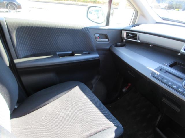 フリードハイブリッド ジャストセレクション　外アルミホイール　フリップダウンモニター　９インチナビ　スマートキー２個　バックカメラ　片側電動パワースライドドア　ＨＩＤヘッドライト　クルーズコントロール　アイドリングストップ　ＡＢＳ（32枚目）