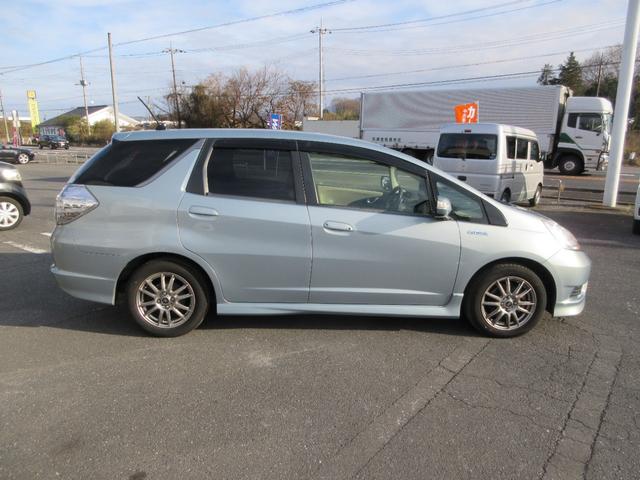 フィットシャトルハイブリッド ハイブリッド・スマートセレクション　社外アルミホイール　スマートキー　ＥＴＣ　ナビ　バックカメラ　ｂｌｕｅｔｏｏｔｈ　クルーズコントロール　ＨＩＤヘッドライト　フロントフォグランプ　ＡＢＳ　頸部衝突緩和ヘッドレスト（10枚目）