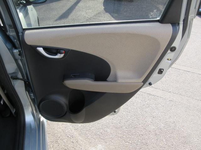 フィットシャトルハイブリッド ハイブリッド・スマートセレクション　社外アルミホイール　スマートキー　ＥＴＣ　ナビ　バックカメラ　ｂｌｕｅｔｏｏｔｈ　クルーズコントロール　ＨＩＤヘッドライト　フロントフォグランプ　ＡＢＳ　頸部衝突緩和ヘッドレスト（46枚目）