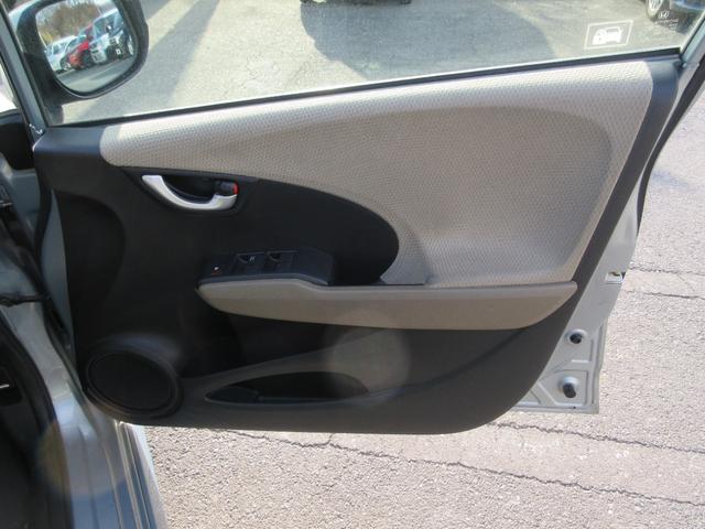 フィットシャトルハイブリッド ハイブリッド・スマートセレクション　社外アルミホイール　スマートキー　ＥＴＣ　ナビ　バックカメラ　ｂｌｕｅｔｏｏｔｈ　クルーズコントロール　ＨＩＤヘッドライト　フロントフォグランプ　ＡＢＳ　頸部衝突緩和ヘッドレスト（49枚目）