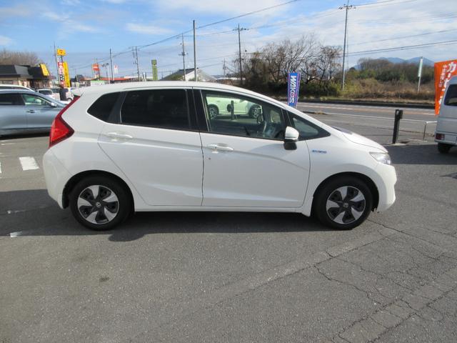 フィットハイブリッド Ｆパッケージ　コンフォートエディション　ディスプレイオーディオ　バックカメラ　前席シートヒーター　オートリトラミラー　スマートキー　プッシュスタート　アイドリングストップ　ＡＢＳ　ＶＳＡ（10枚目）