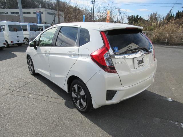 フィットハイブリッド Ｆパッケージ　コンフォートエディション　ディスプレイオーディオ　バックカメラ　前席シートヒーター　オートリトラミラー　スマートキー　プッシュスタート　アイドリングストップ　ＡＢＳ　ＶＳＡ（13枚目）