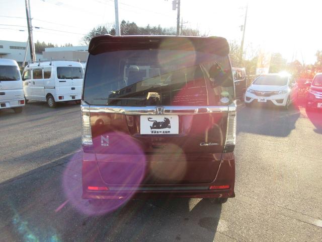 Ｎ－ＢＯＸカスタム Ｇ　ＳＳパッケージ　アルミホイール　両側パワースライドドア　ナビ　バックカメラ　ＥＴＣ　スマートキー　プッシュスタート　ＨＩＤヘッドライト　フロントフォグランプ　シートヒーター　アイドリングストップ　ＡＢＳ（11枚目）