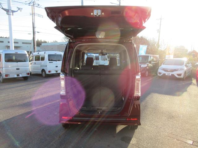 Ｎ－ＢＯＸカスタム Ｇ　ＳＳパッケージ　アルミホイール　両側パワースライドドア　ナビ　バックカメラ　ＥＴＣ　スマートキー　プッシュスタート　ＨＩＤヘッドライト　フロントフォグランプ　シートヒーター　アイドリングストップ　ＡＢＳ（16枚目）