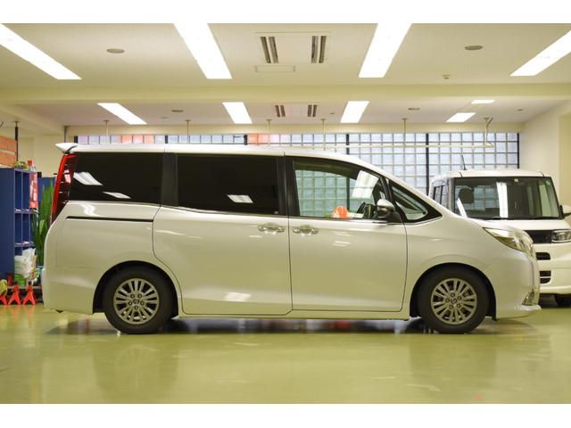 エスクァイア Gi ETC Tコネクトナビ フルセグTV Bluetooth再生 バックカメラ 両側パワースライドドア ツインサンルーフ 黒レザーシート シートヒーター クルーズコントロール スマートキー ローダウン(27枚目)